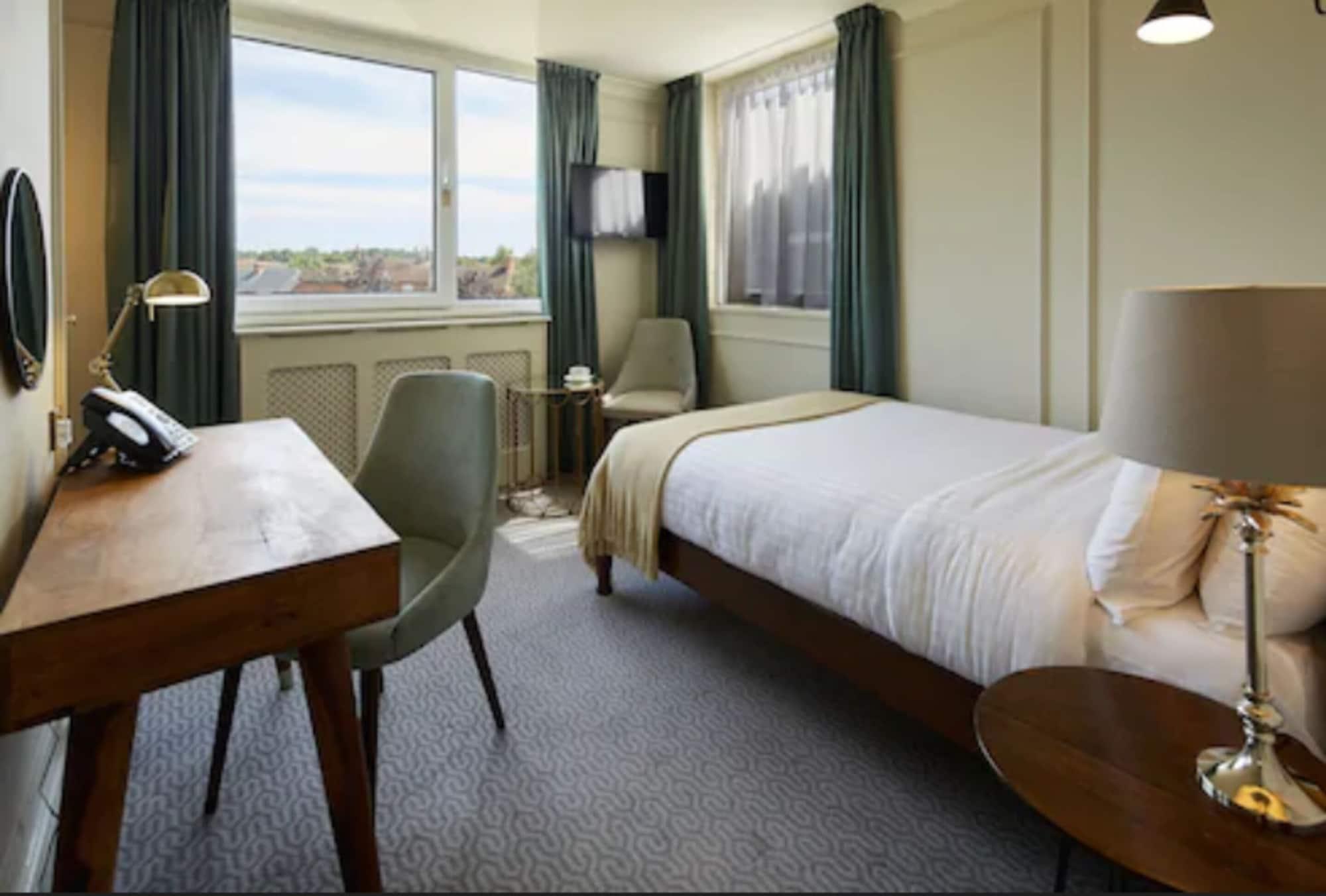 Hotel Cromwell Stevenage Bagian luar foto