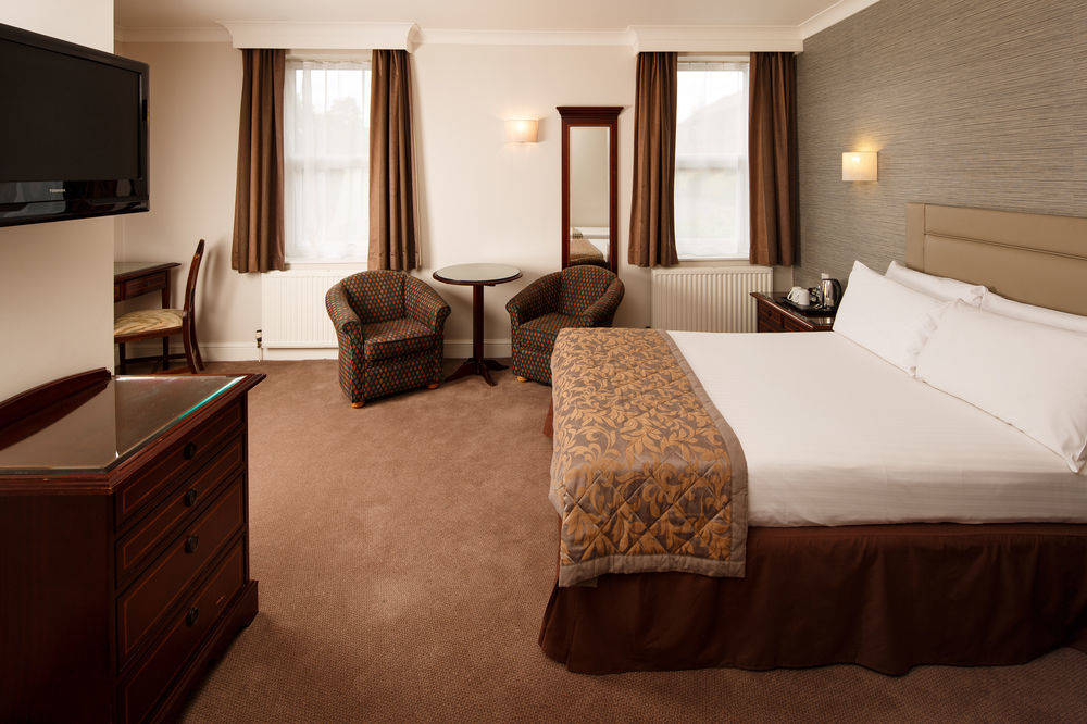 Hotel Cromwell Stevenage Bagian luar foto