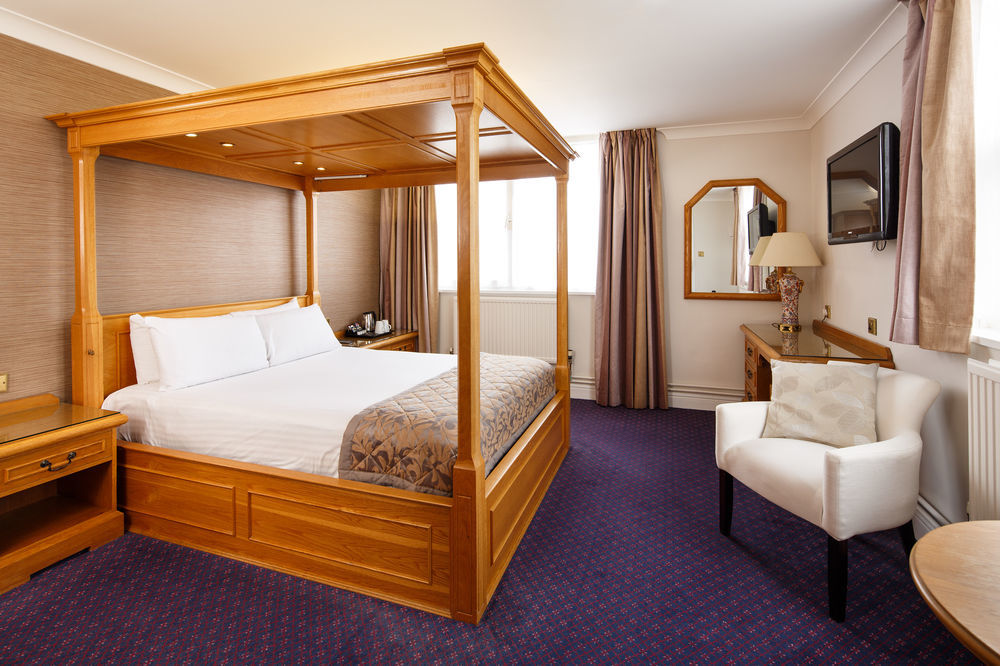 Hotel Cromwell Stevenage Bagian luar foto