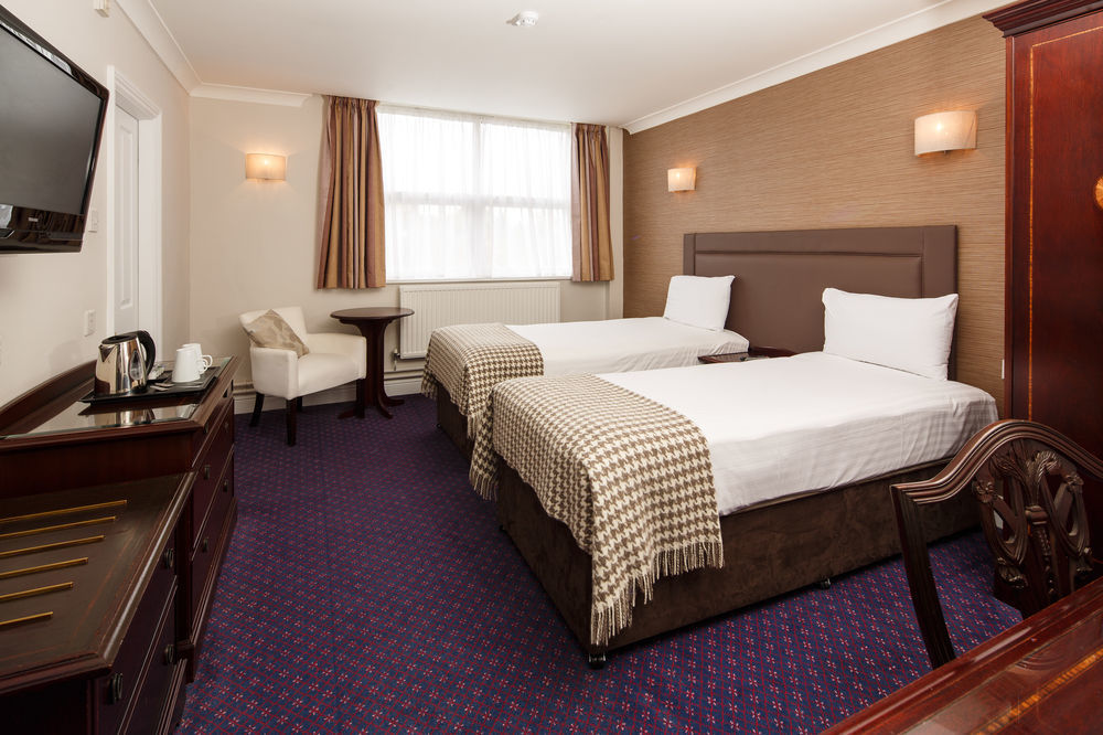 Hotel Cromwell Stevenage Bagian luar foto