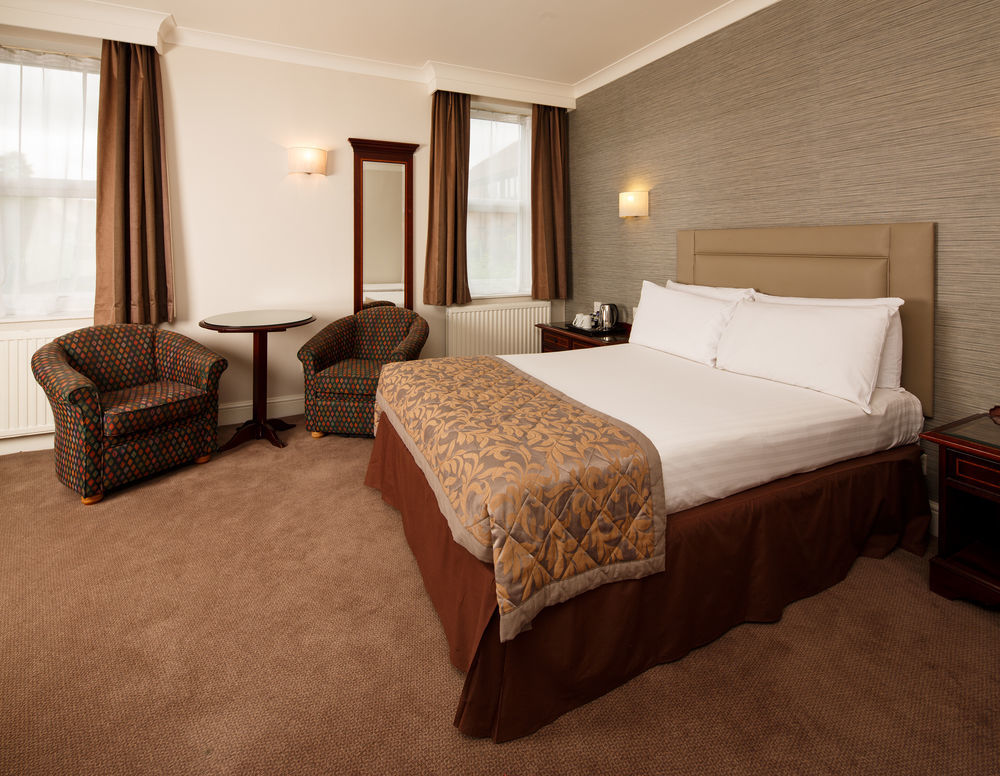 Hotel Cromwell Stevenage Bagian luar foto