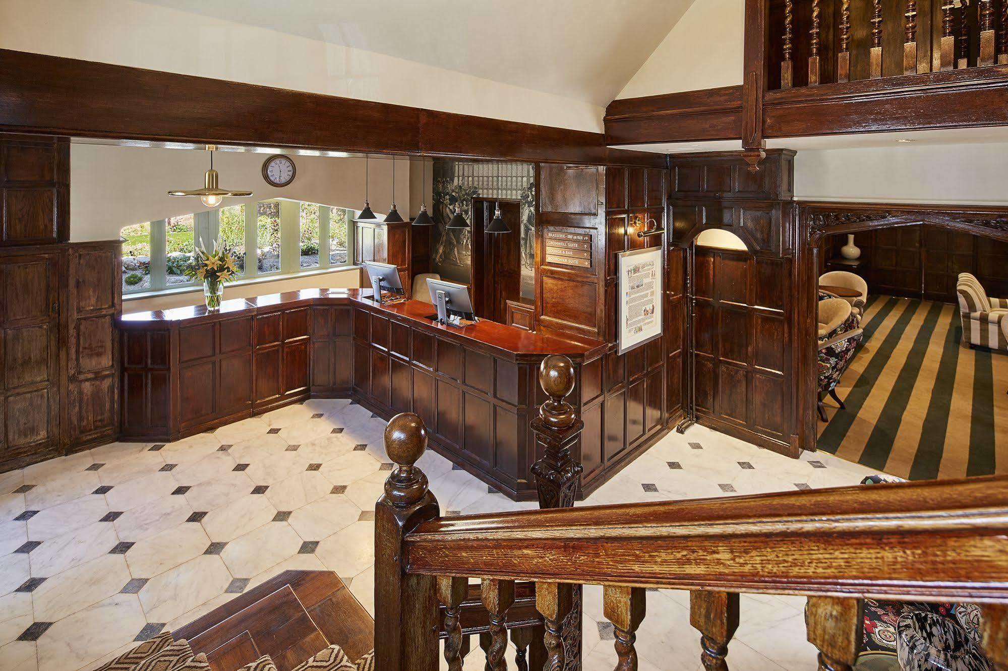 Hotel Cromwell Stevenage Bagian luar foto