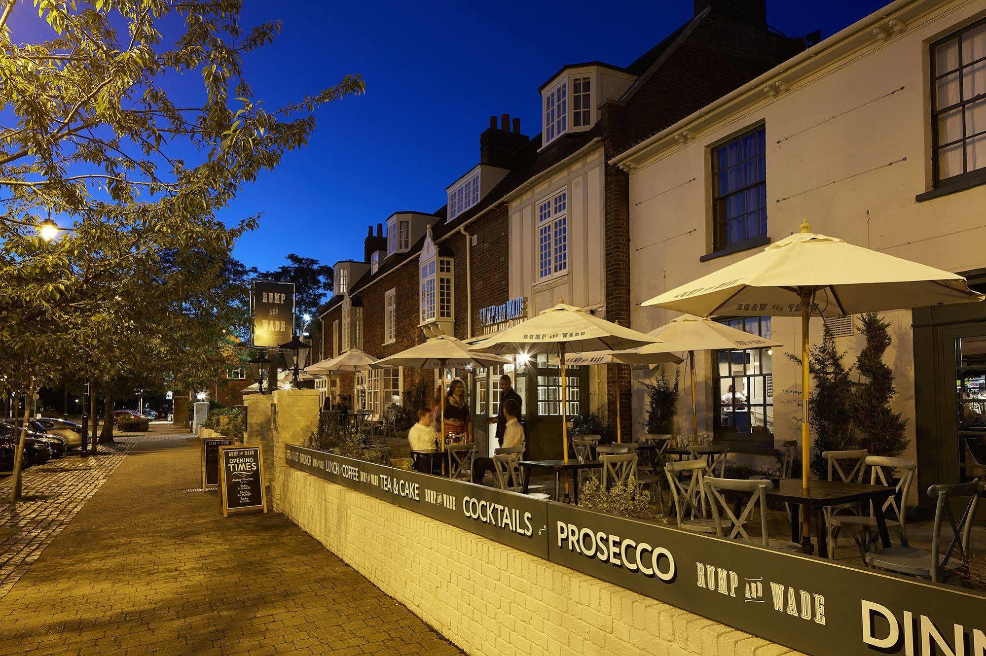 Hotel Cromwell Stevenage Bagian luar foto