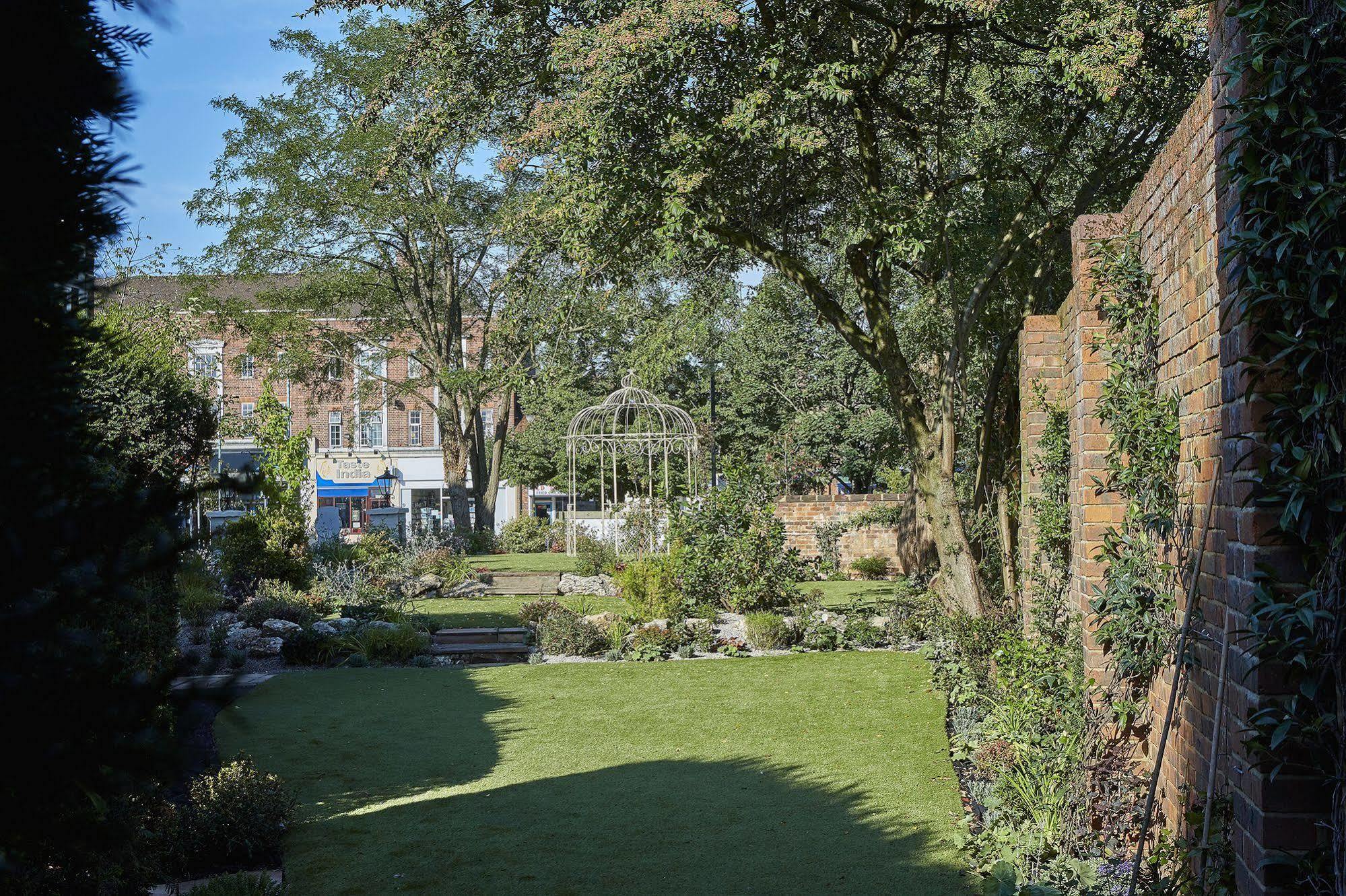 Hotel Cromwell Stevenage Bagian luar foto