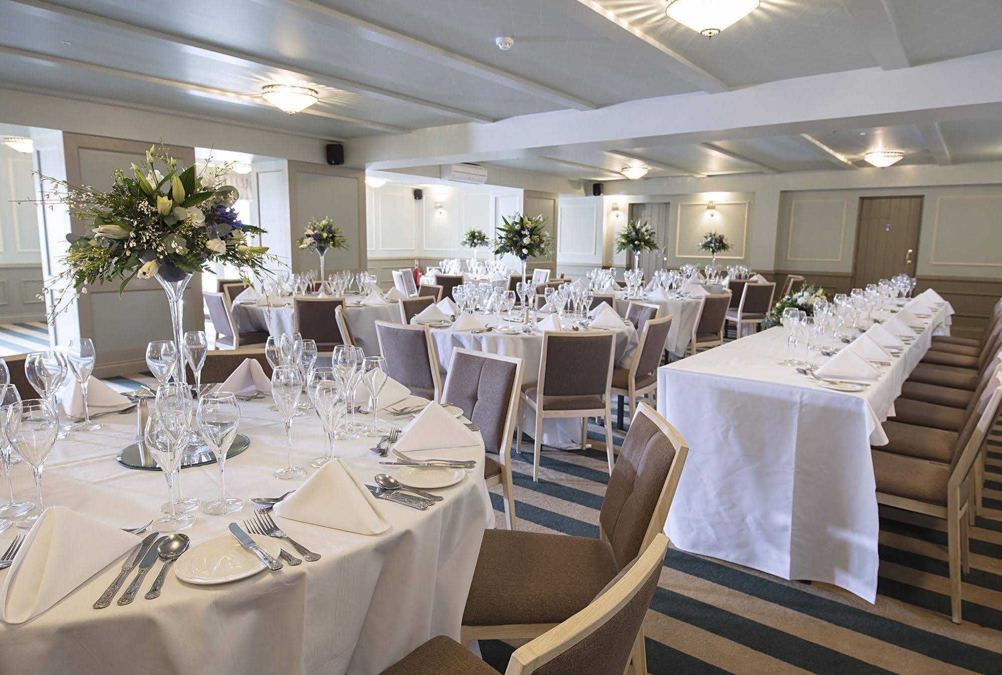 Hotel Cromwell Stevenage Bagian luar foto